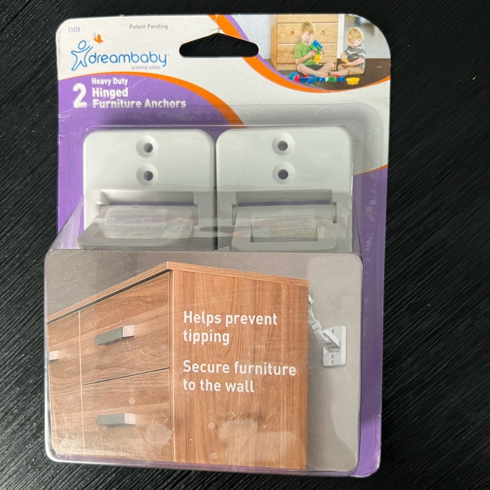 2 PC Dreambaby White Plastic Furniture Anchors 2 pk